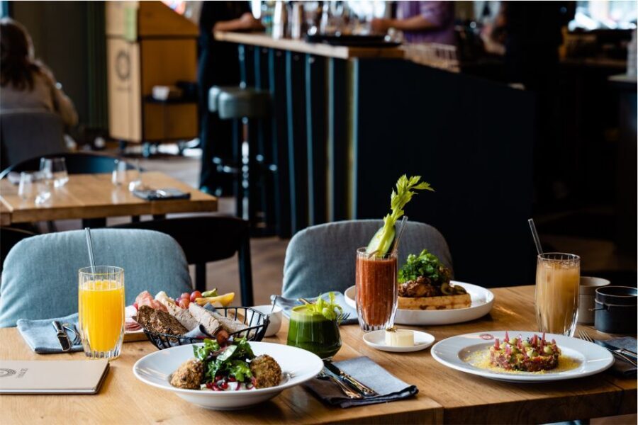 Berlin: Fine Dining Breakfast with Champagne in Schoneberg - Small Group Energy: Why Up to 10 People Matters
