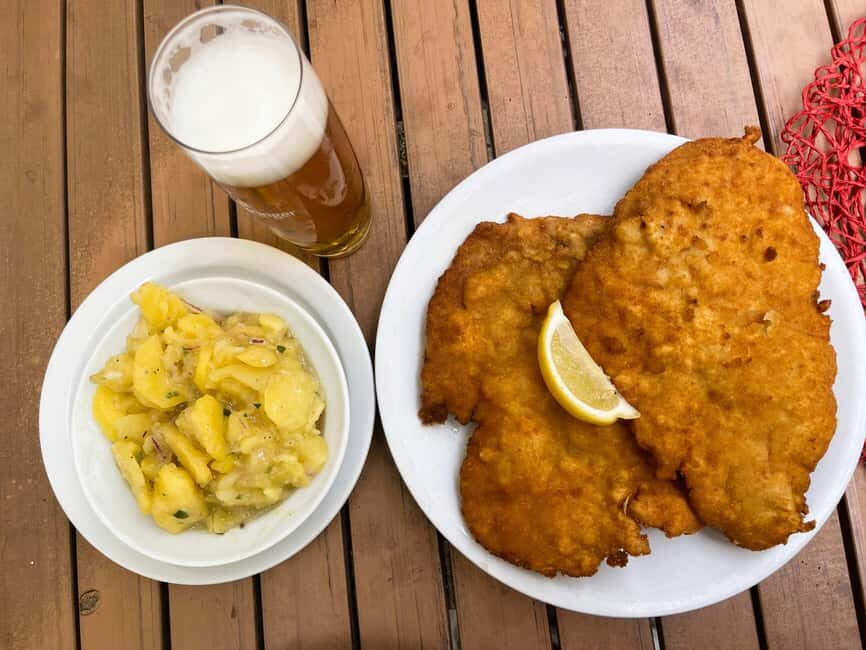 Berlin: Food Tour in Hidden Gems for Small Groups - Starting at Block der Frauen: finding your group fast