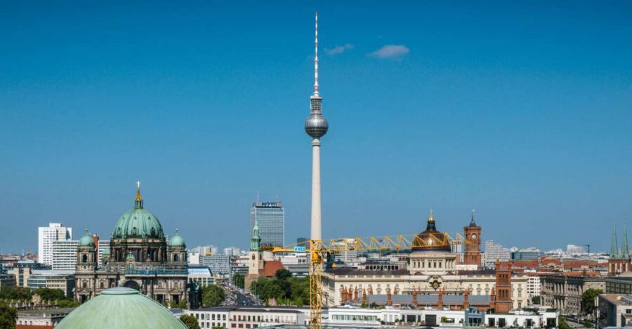 Berlin: Französischer Dom 360° Panorama & Crémant to go - From Gendarmenmarkt to a true 360° view