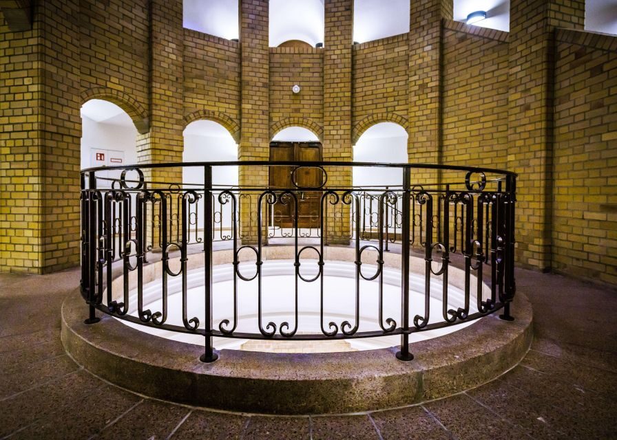 Berlin: Französischer Dom 360° Panorama & Crémant to go - Climbing the 254 steps: plan your pace