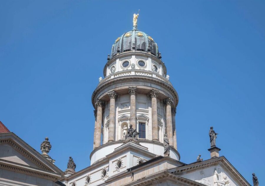 Berlin: Französischer Dom 360° Panorama & Crémant to go - The crémant moment: a small drink, placed perfectly