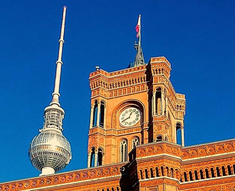Berlin: From East to West & Wall Tour by Bike with a Guide - Friedrichshain to Volkspark Friedrichshain: City Life Plus Big-Name Context