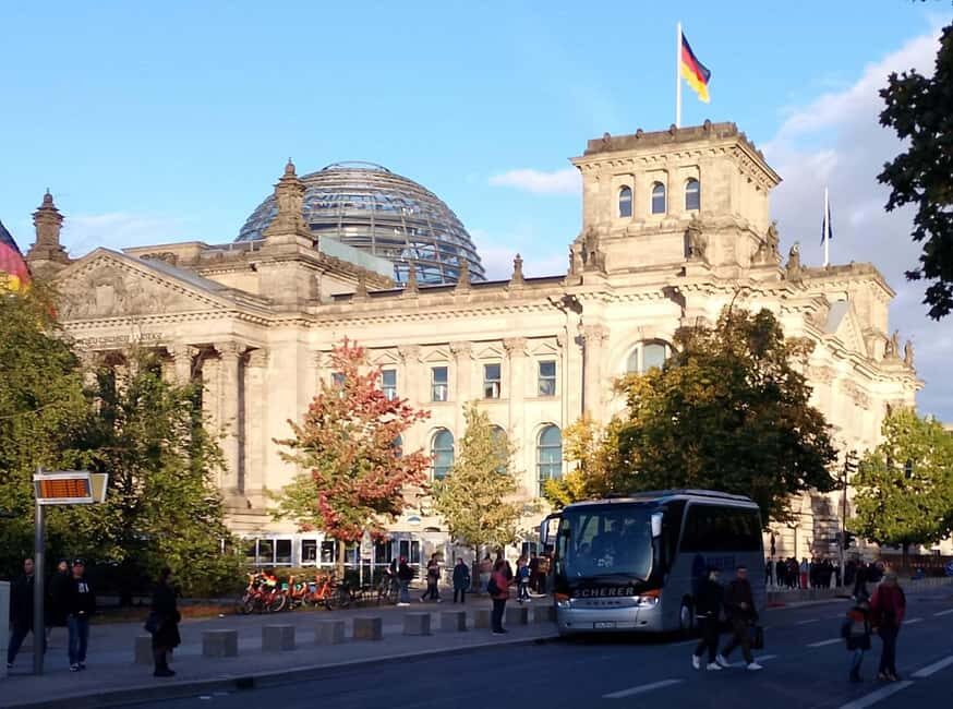 Berlin: From East to West & Wall Tour by Bike with a Guide - Reichstag Area and Scheunenviertel: Big Statements and Changing Streets