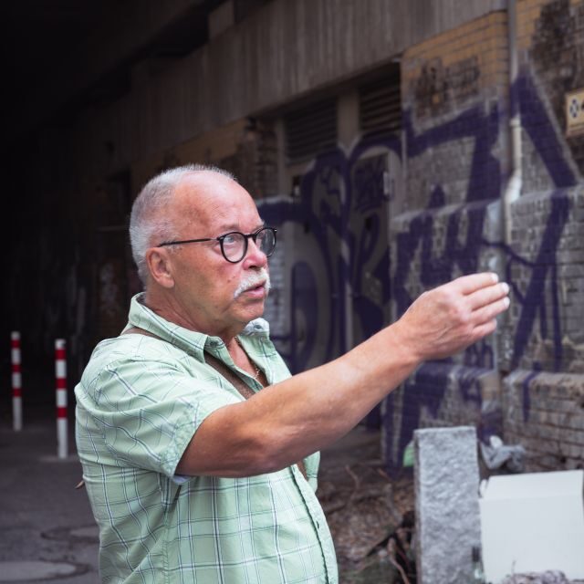 Berlin: GDR witness tour in small group - Quick highlights