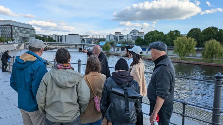 Berlin: Government District around the Reichstag Guided Tour - Paul-Löbe-House and the Chancellery: where authority becomes visible