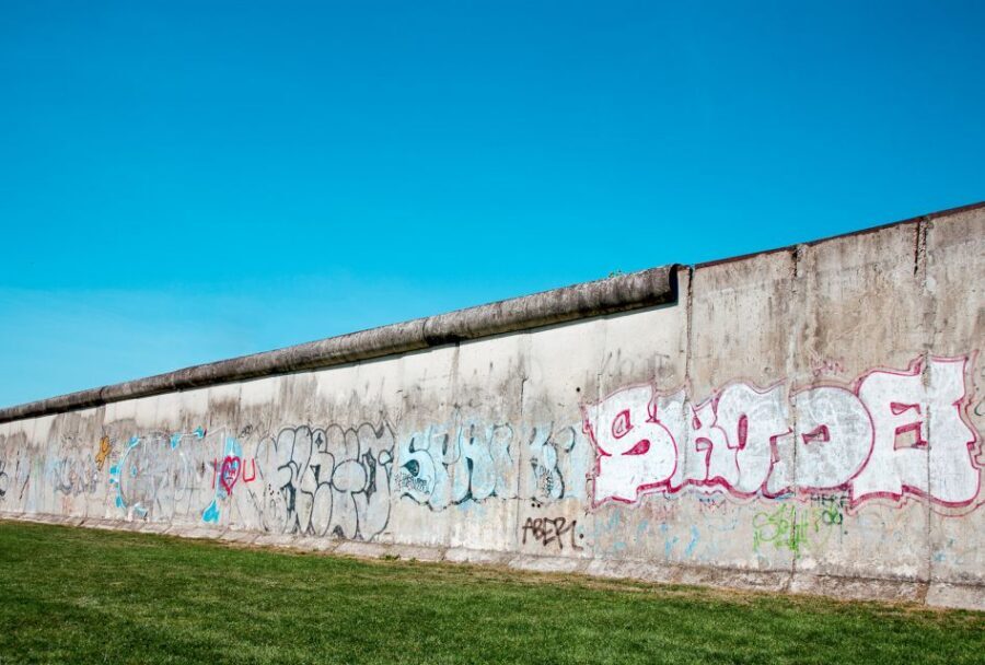 Berlin: Graffiti Workshop at the Berlin Wall - 90 Minutes on the Wall: How the Workshop Actually Flows