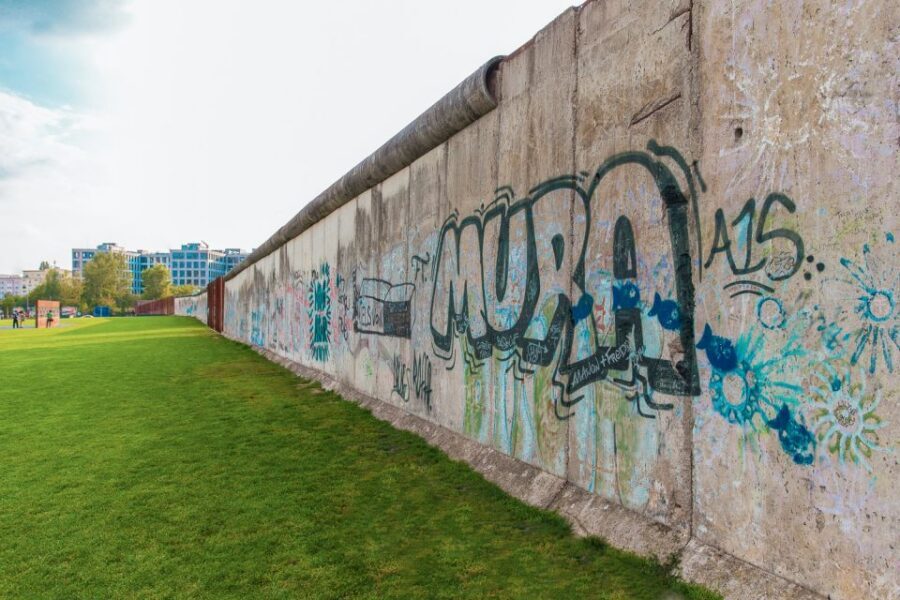 Berlin: Graffiti Workshop at the Berlin Wall - Weather and Clothing: The Small Stuff That Saves Your Session