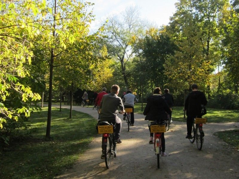 Berlin: Green City Guided Bike Tour - Volkspark Humboldthain and Its WWII Bunker Views