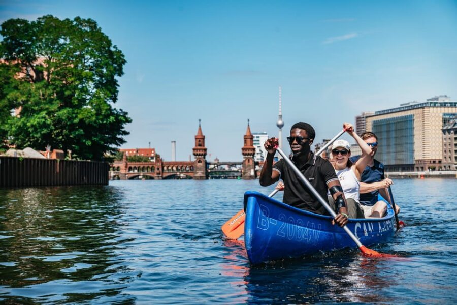 Berlin: Guided Tour by Canoe - Entering Berlin From the Water (Landwehr Canal in Kreuzberg)