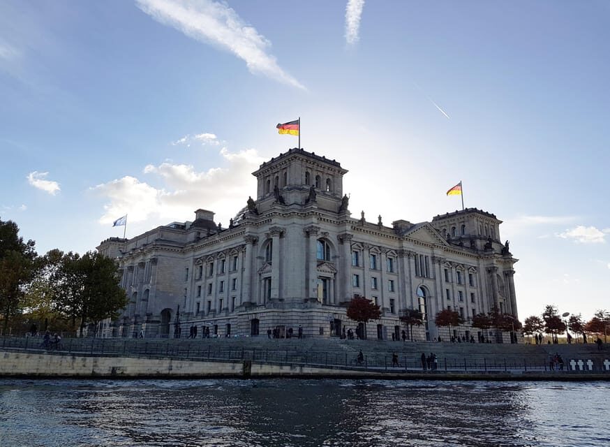 Berlin: Guided Walking Tour around the Reichstag - White Crosses and the Wall strip: the story behind the street
