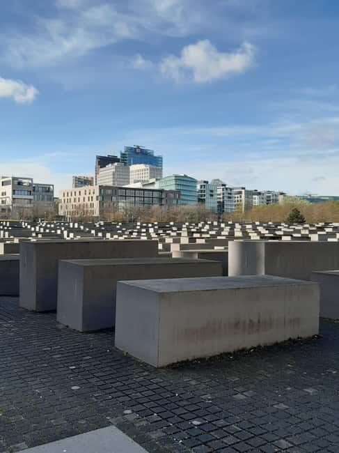 Berlin: Guided walking tour of the must-see sights - German Chancellery and Reichstag: power buildings with human context