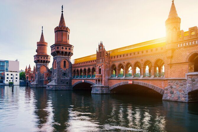 Berlin Highlights Self guided scavenger hunt and Walking Tour - The app-led route: how you move from clue to clue