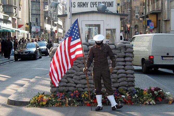 Berlin Highlights Walking Tour - Checkpoint Charlie: Cold War Tension, Standoffs, and Escapes