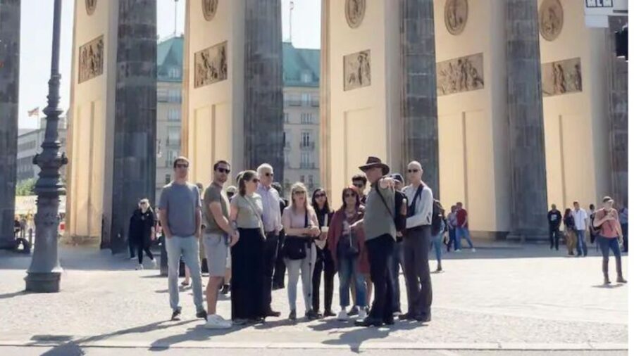 Berlin: Hitler's Berlin The Rise & Fall Guided Walking Tour - Brandenburg Gate to the Sinti and Roma memorial: context before the shock