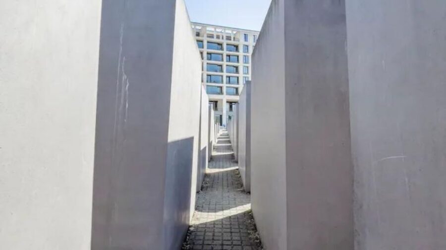 Berlin: Hitler's Berlin The Rise & Fall Guided Walking Tour - Hitler’s Bunker site: where the war in Europe came to its end