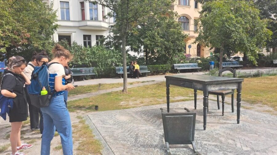 Berlin: Jewish Walking Tour including World War II - The Old Jewish Cemetery: memory you can walk through