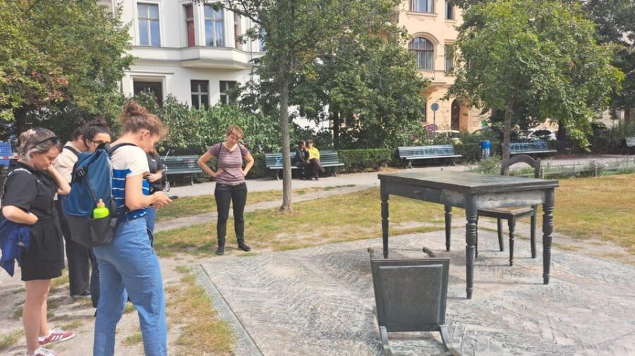 Berlin: Jewish Walking Tour including World War II - Optional add-ons: cemeteries, Kindertransport, and deportation memorials