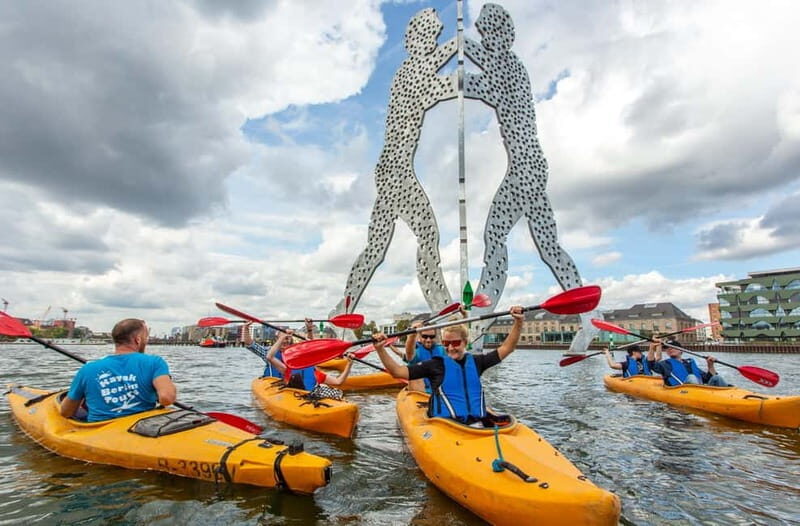 Berlin: Kayaking Tour East - Kreuzberg and Spree river - From Carl-Herz-Ufer to the Urbanhafen: getting on the water fast