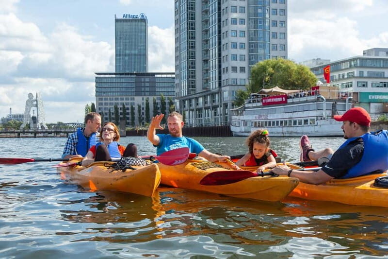 Berlin: Kayaking Tour East - Kreuzberg and Spree river - Safety briefing and kayak training that actually helps