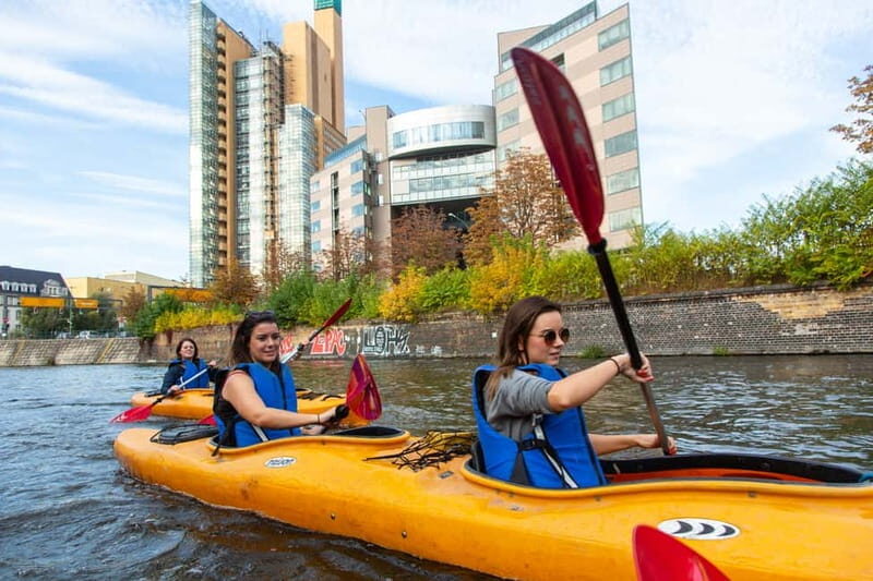 Berlin: Kayaking Tour West - one-way tour - The Water Lock Crossing: Canal Meets the Spree River