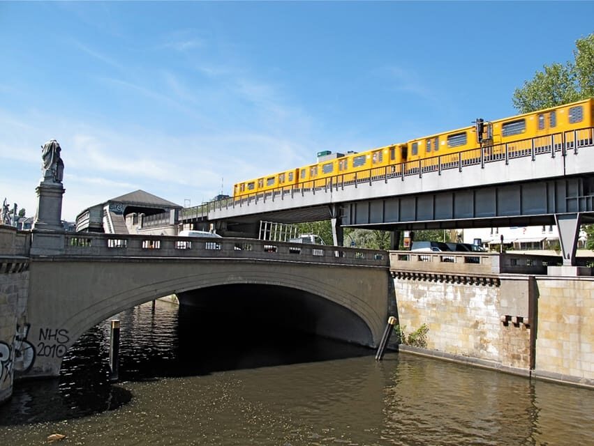 Berlin: Kayaking Tour West - one-way tour - What the Guides Actually Do for You