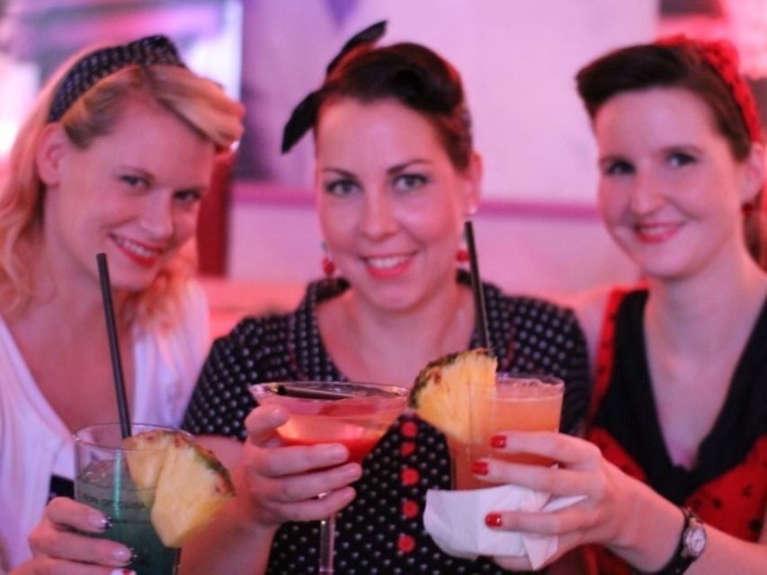 Berlin: Knutschfleck Ticket with Variety Show and Dinner - The Berlin Varieté Show: dance, live music, and why it works