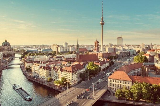 Berlin Like a Local, 3 hr Private & Personalized Experience - Starting at Starbucks Pariser Platz and getting oriented fast