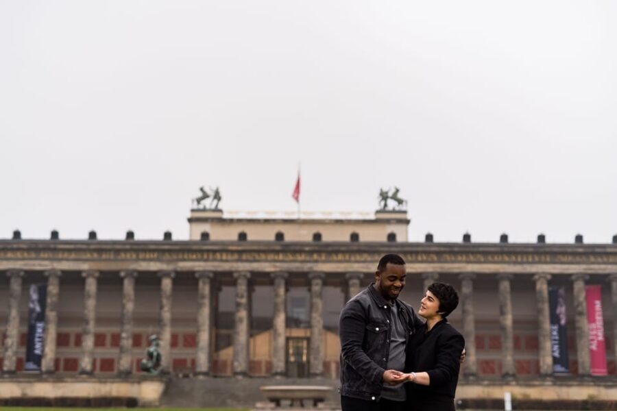 Berlin Love Story: Surprise Proposal Photography Session - Photo delivery: what you get and when