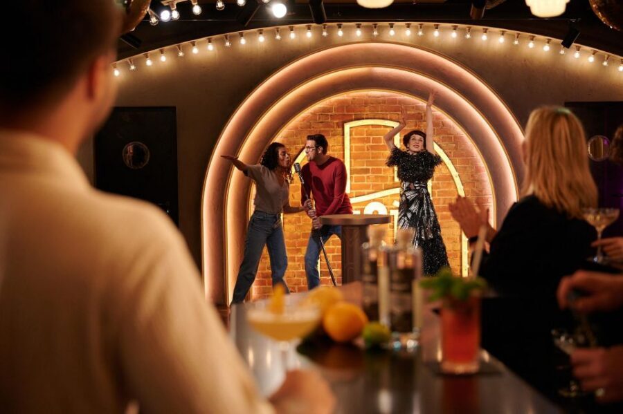 Berlin: Madame Tussauds Museum & Berlin Dungeon Combo Ticket - Madame Tussauds Berlin: Celebrity Rooms, Interactive Sets, and Big-Era Fun