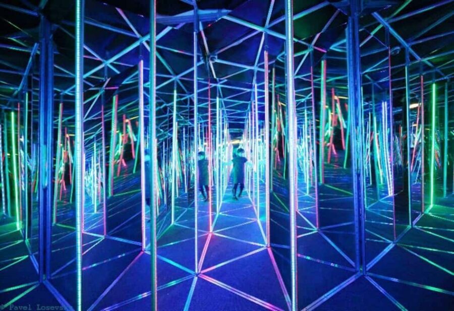Berlin: Mirror Maze - Berlin Mirror Maze at Checkpoint Charlie: why this spot works