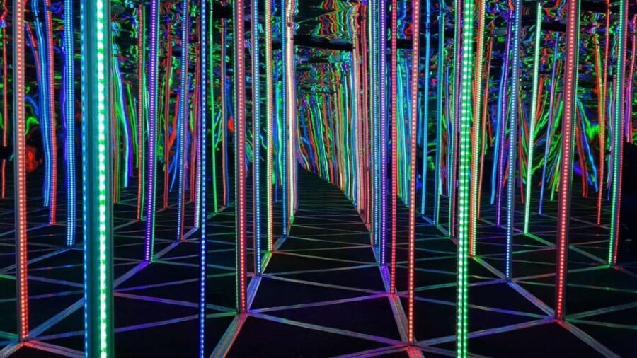 Berlin: Mirror Maze - Lights, sound, and the “reality vs illusion” game