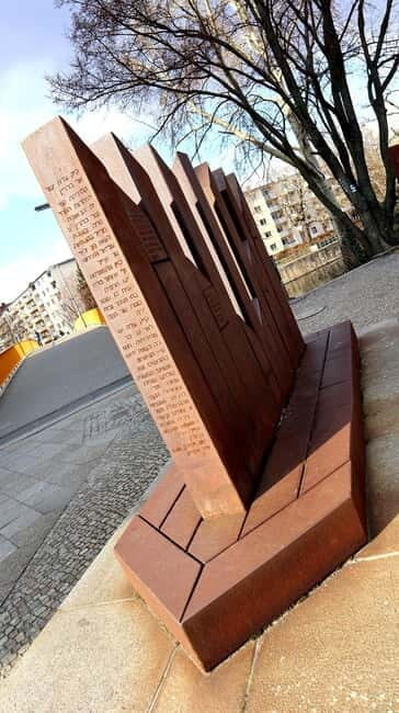 Berlin: Modernist Architecture Tour in the Hansaviertel - A quiet memorial stop tied to Jewish life lost to Nazi persecution