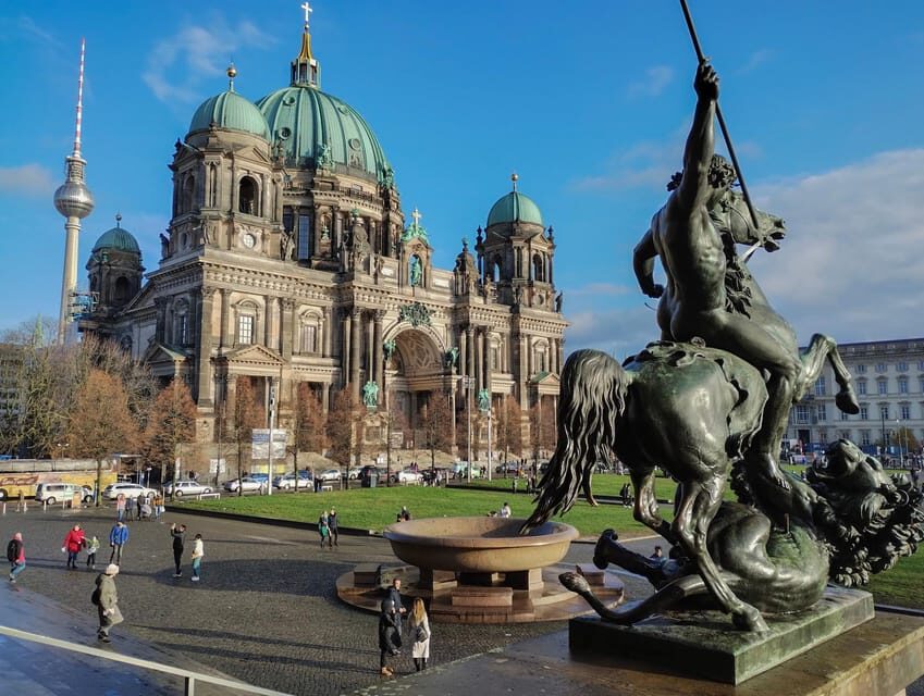 Berlin: Museum Island Guided Walking Tour - Getting Oriented Fast: Meeting at U Rotes Rathaus