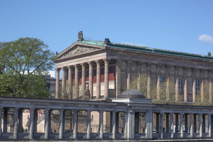 Berlin: Museum Island Guided Walking Tour - Lustgarten and Berlin Cathedral: The Cathedral-Plus-Open-Square Effect