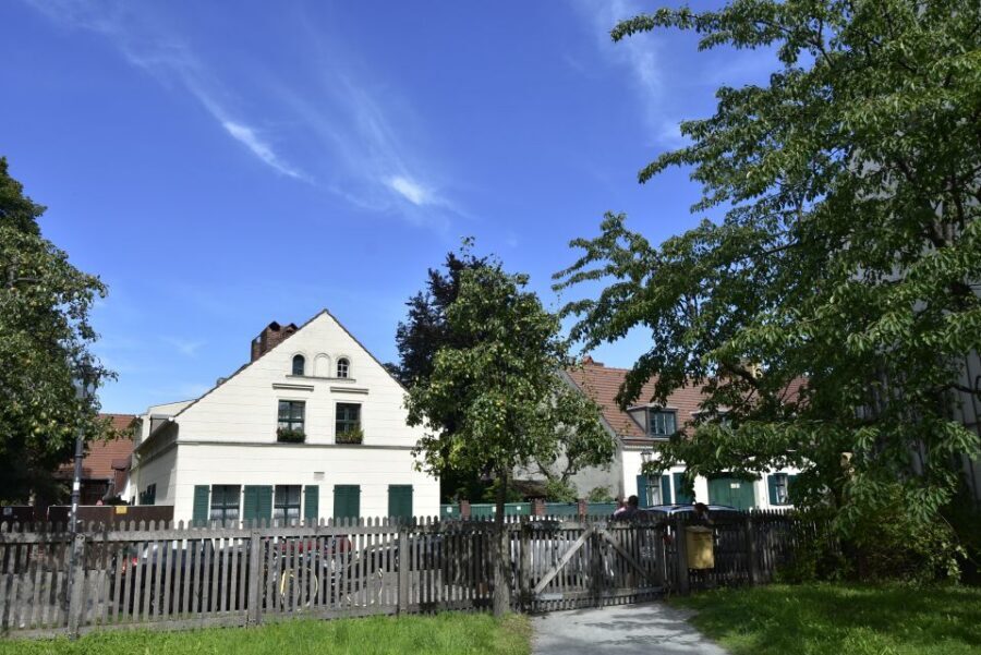 Berlin: Old Neukölln Private Walking Tour - Walking Old Neukölln: the village feeling you don’t expect