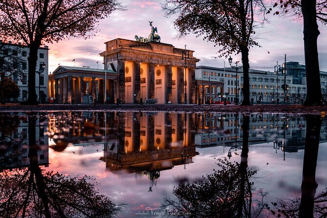 BERLIN PHOTO TOUR with a professional Photographer from Berlin - The government district loop: Reichstag and contemporary architecture shots