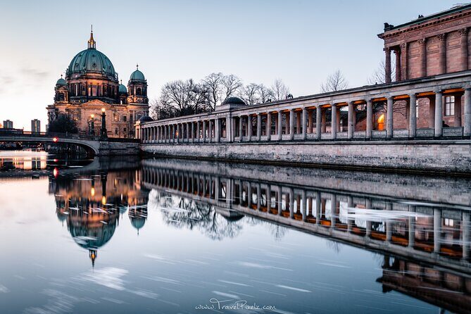 BERLIN PHOTO TOUR with a professional Photographer from Berlin - Potsdamer Platz: finishing strong with city lights and composition practice
