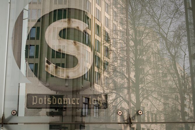Berlin Photography Masterclass - Private Photography Lesson - Brandenburg Gate and Potsdamer Platz: Wide Views vs. Street-Level Energy