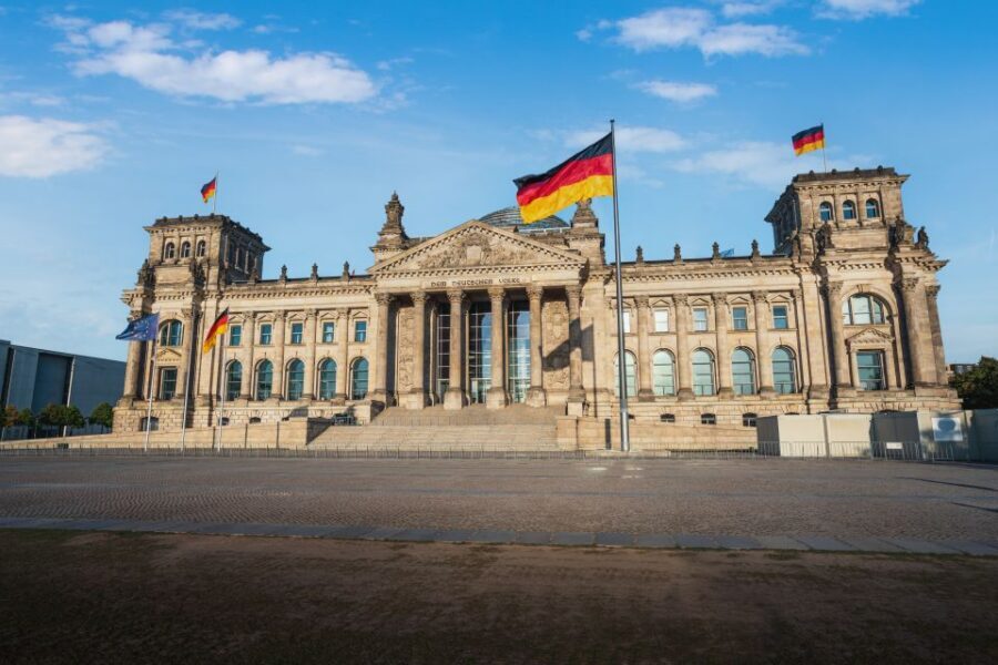 Berlin: Private 2-Hour Sightseeing Tour in Classic GDR Van - Key things to know before you ride a Barkas B1000