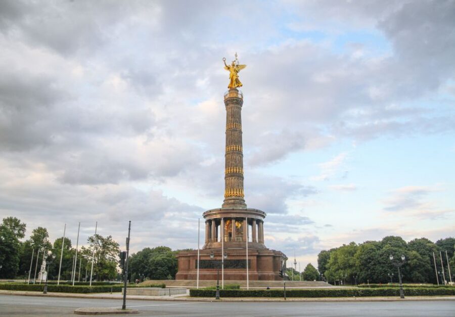 Berlin: Private 2-Hour Sightseeing Tour in Classic GDR Van - Why a Barkas B1000 Berlin tour feels different than a normal sightseeing ride
