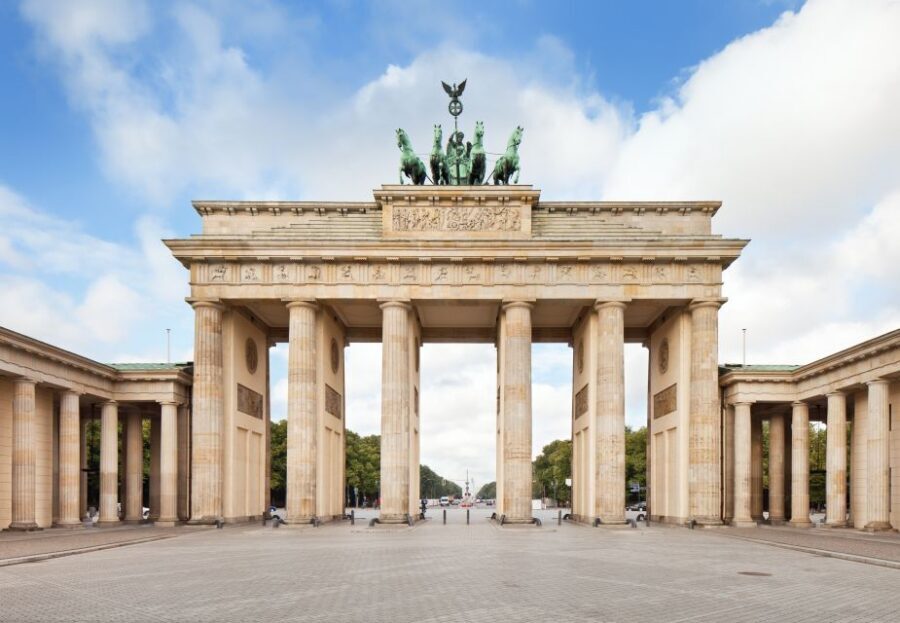 Berlin: Private 2-Hour Sightseeing Tour in Classic GDR Van - Photo stops and timing: how to get the shots you want