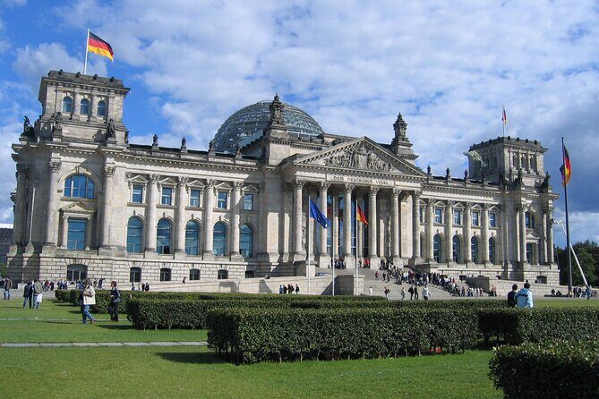 Berlin Private Custom 3-Hour Tour by Car - Unter den Linden: grand boulevard meets the Humboldt Forum