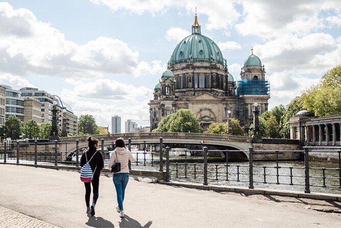 Berlin Private Custom Tour with a Local: Highlights & Hidden Gems - Walking the Memorial to the Murdered Jews of Europe