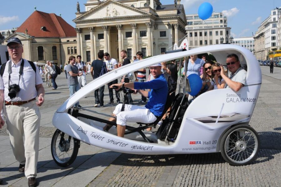Berlin: Private Guided E-Rickshaw Tour - Unter den Linden to Brandenburg Gate: the central sights loop