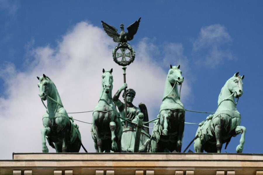 Berlin: Private Guided Tour of the Main Sights - Reichstag, Government Quarter, and Main Train Station: Power and Movement