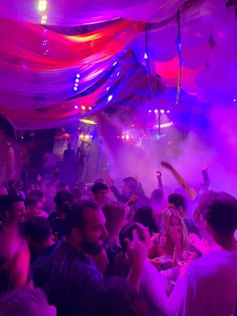 Berlin Pubcrawl: Party Games, Shots, & 2x VIP Club Access - My Booking Recommendation: Should You Choose Bartour Berlin?