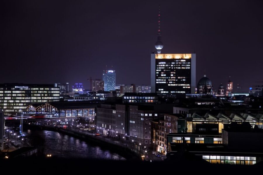 Berlin: Rooftop Lunch at the Reichstag's Käfer Restaurant - Who should book this rooftop lunch—and who might not love it