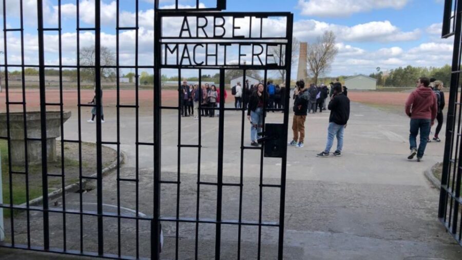 Berlin: Sachsenhausen Concentration Camp Guided Tour - Camp kitchen break, prisoner drawings, and the post-war Special Camp no. 7