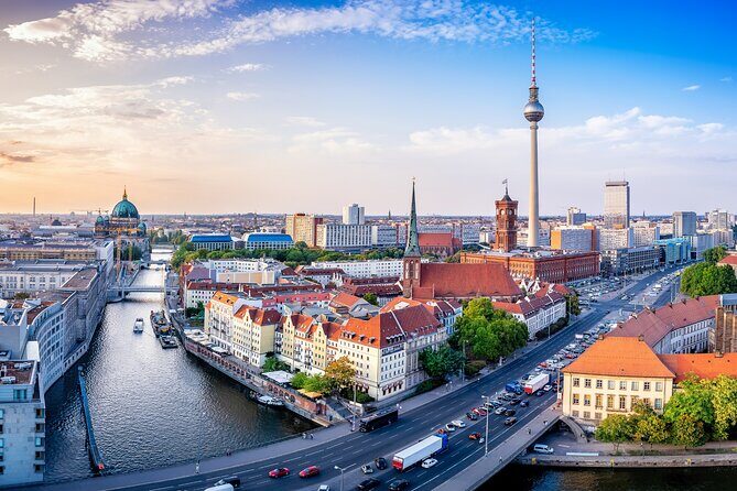 Berlin Scavenger Hunt and Highlights Self-Guided Tour - Walking time and distance: 65 minutes of walking, stretched by breaks