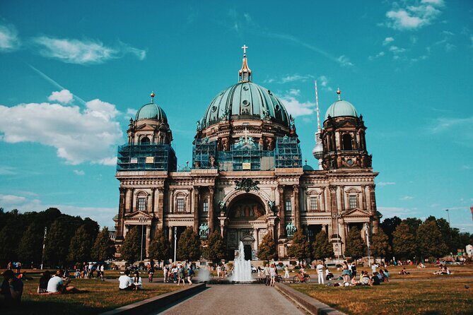 Berlin Scavenger Hunt and Highlights Self-Guided Tour - The route logic: 10+ attractions, but no ticket pressure
